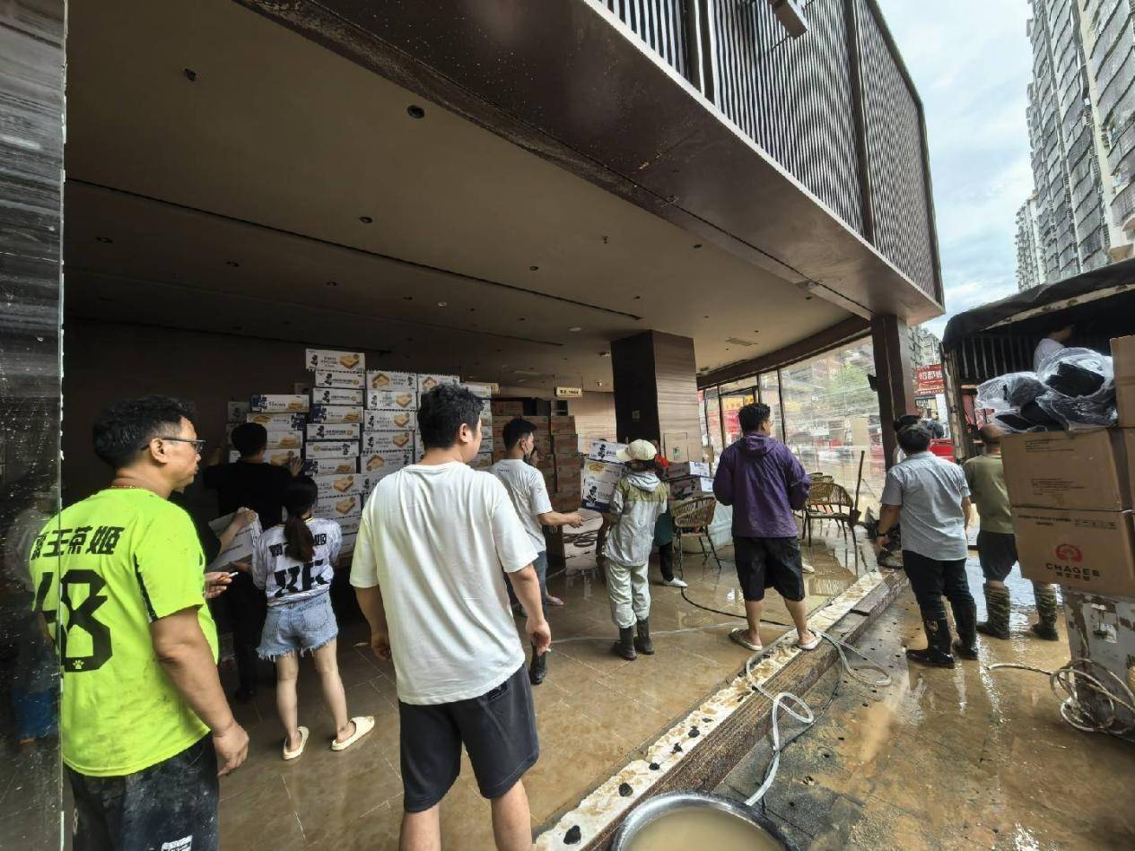 “村超”回归 贵州榕江县度过“感恩周末”