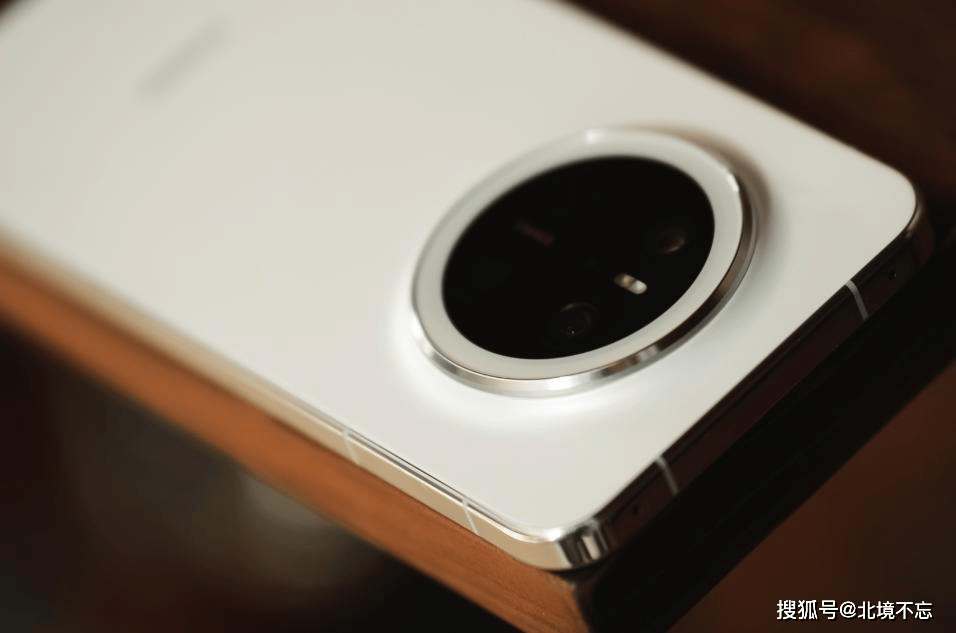 华为再度“发飙”，Mate70跌至新低，20倍耐摔+5300mAh