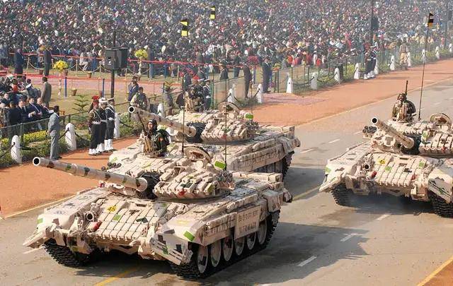 10艘核动力战舰,2200台新坦克!印度公开军备计划,真能实现?