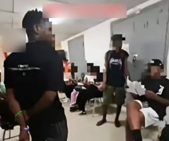 多名男留学生混住在女生宿舍楼:安全感碎了一地